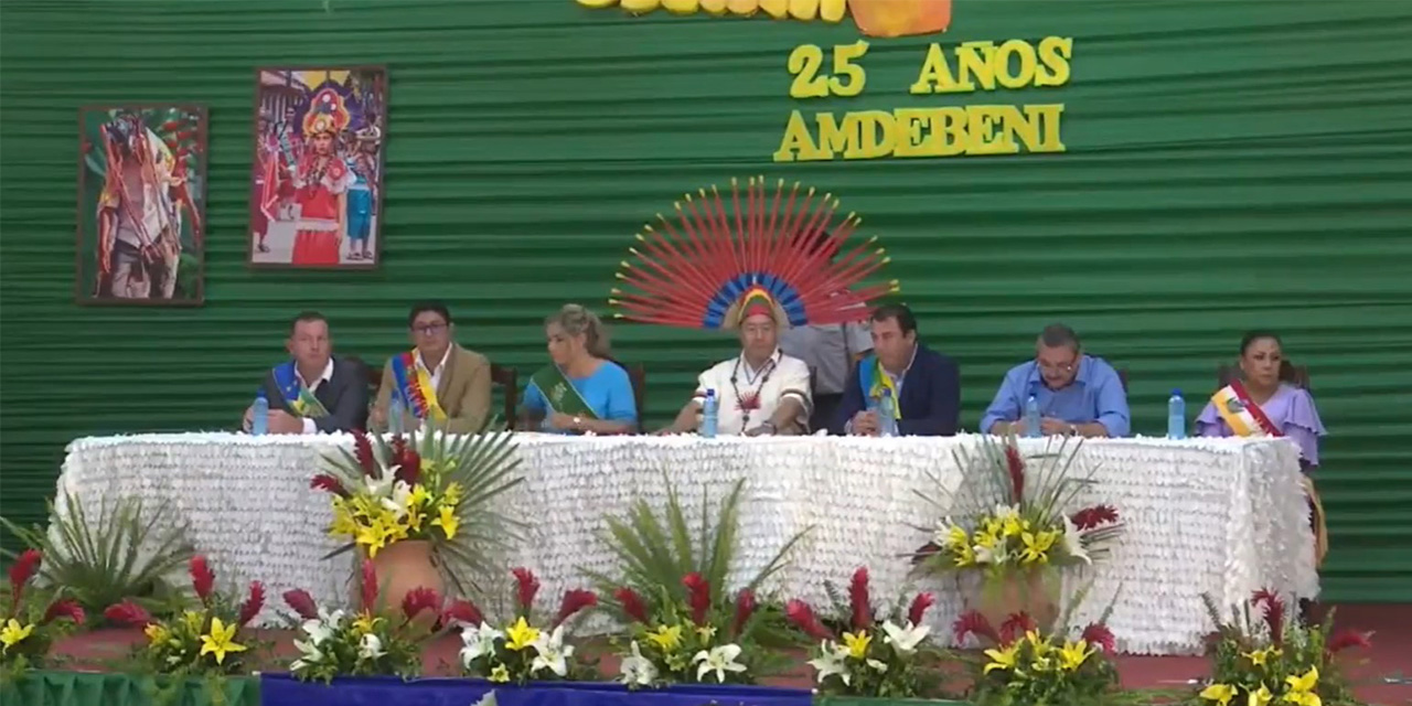 Arce participa en el XXV aniversario de Amdebeni