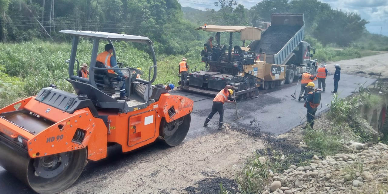 Trabajos de conservación vial en el Trópico de Cochabamba. (Foto: ABC)