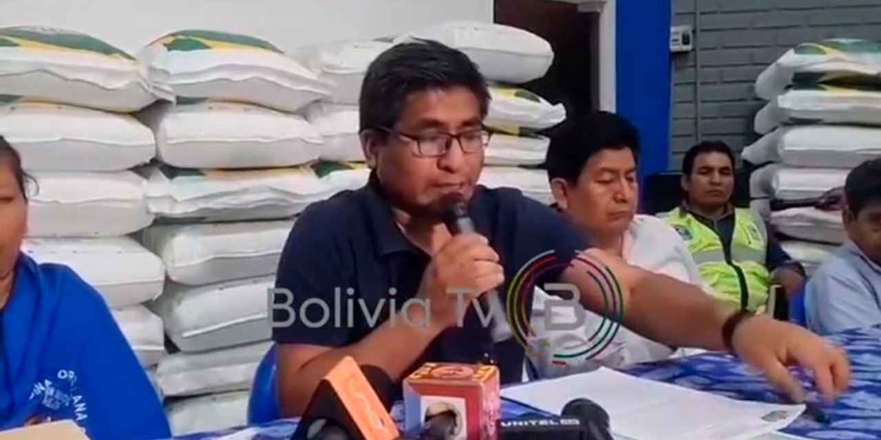 Ministros de Estado firman acuerdo con dirigentes del transporte del Chapare. Captura de imagen Bolivia Tv