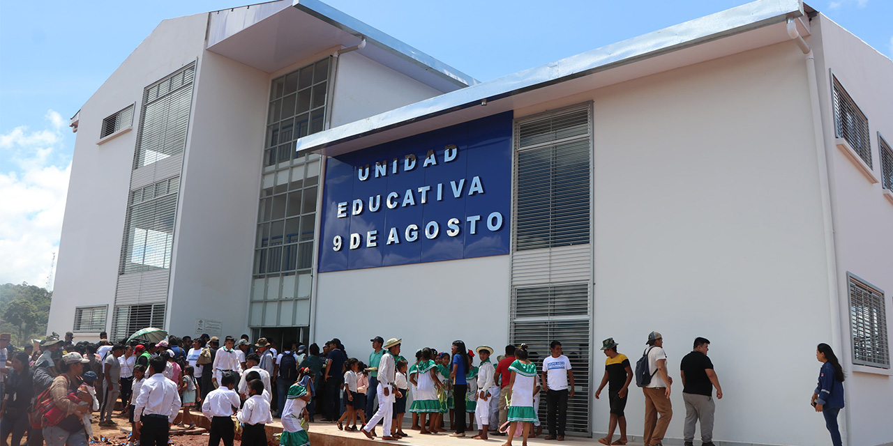 Arce fortalece la educación en San Ignacio de Velazco con un nuevo colegio equipado con laboratorios   