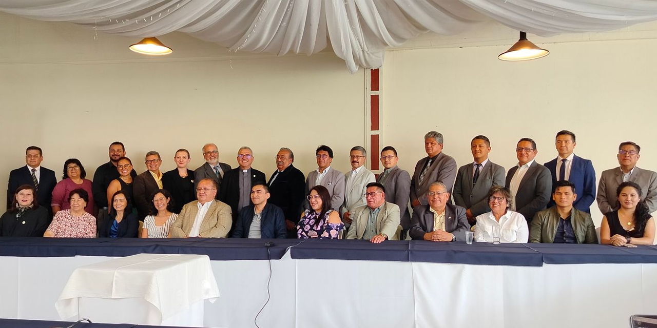 Firma de convenio entre la UMSS y la ADSIB. Foto: ADSIB
