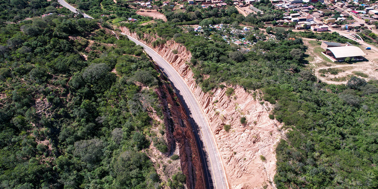 La carretera Monteagudo–Ipati, parte del tramo II de la carretera Muyupampa-Ipati.