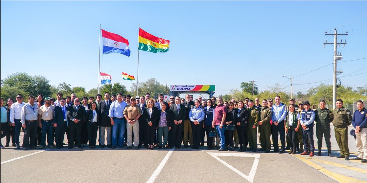 Delegaciones de ambas naciones Villamontes. Foto Cancillería