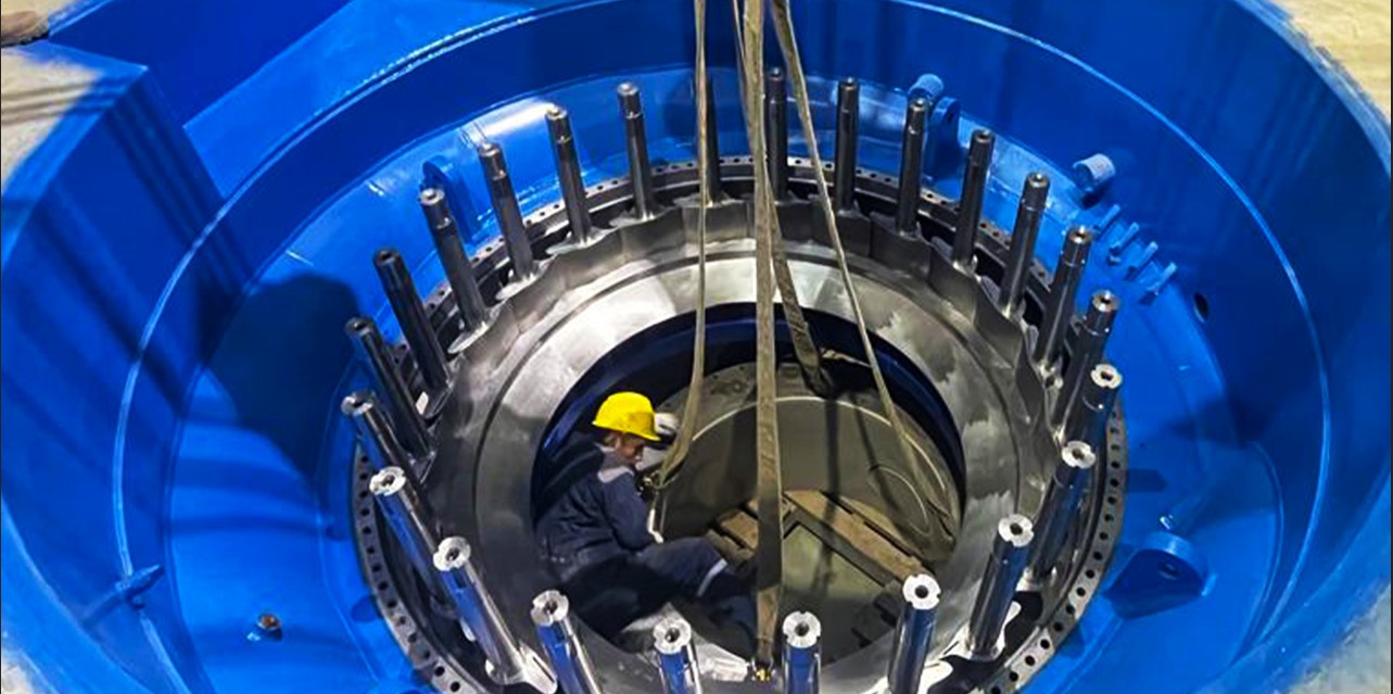 Montaje de Turbina Francis de la Central Hidroeléctrica de Juntas. Foto ENDE