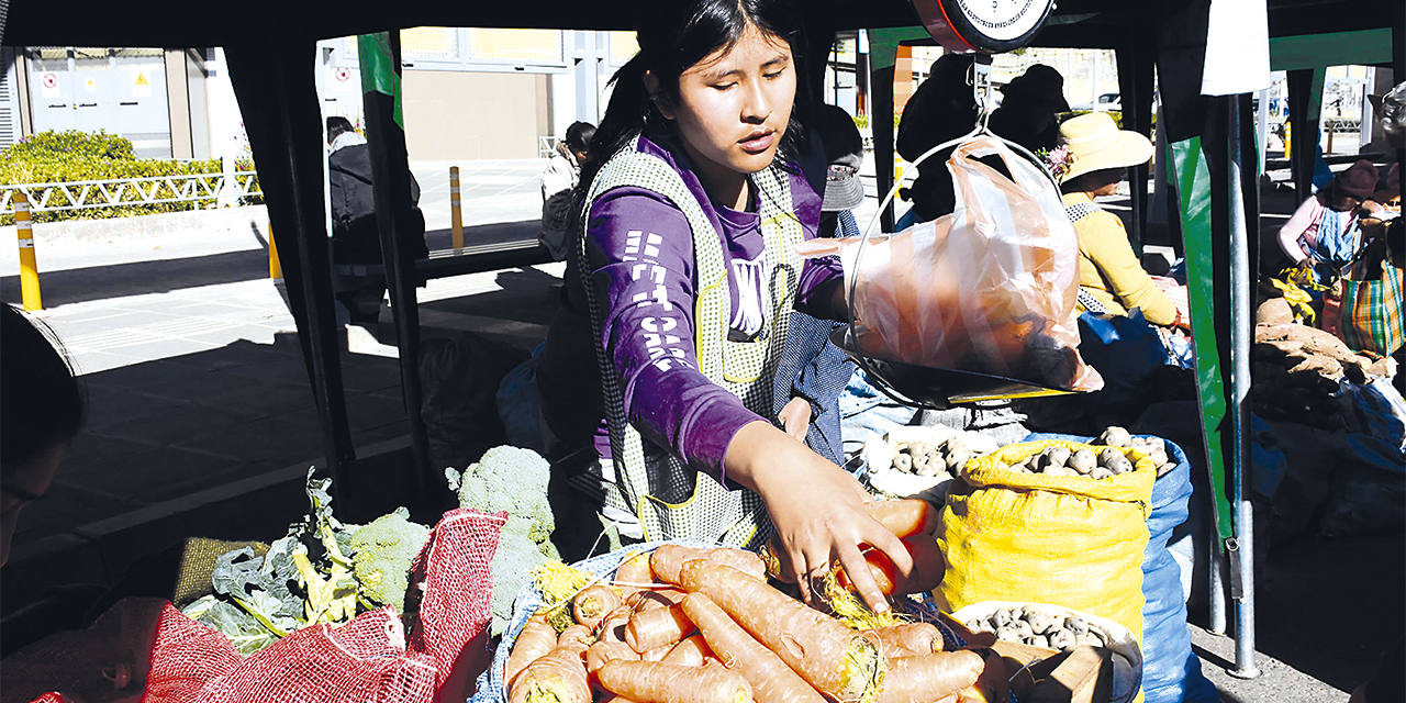 En las ferias Del Campo a la Olla, los productores venden sus productos sin intermediarios. 